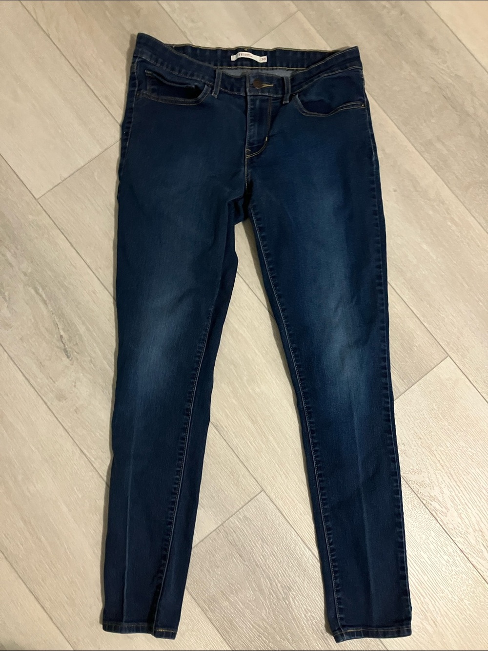 Levi’s , women’s 30 , 711 skinny jeans with stretch